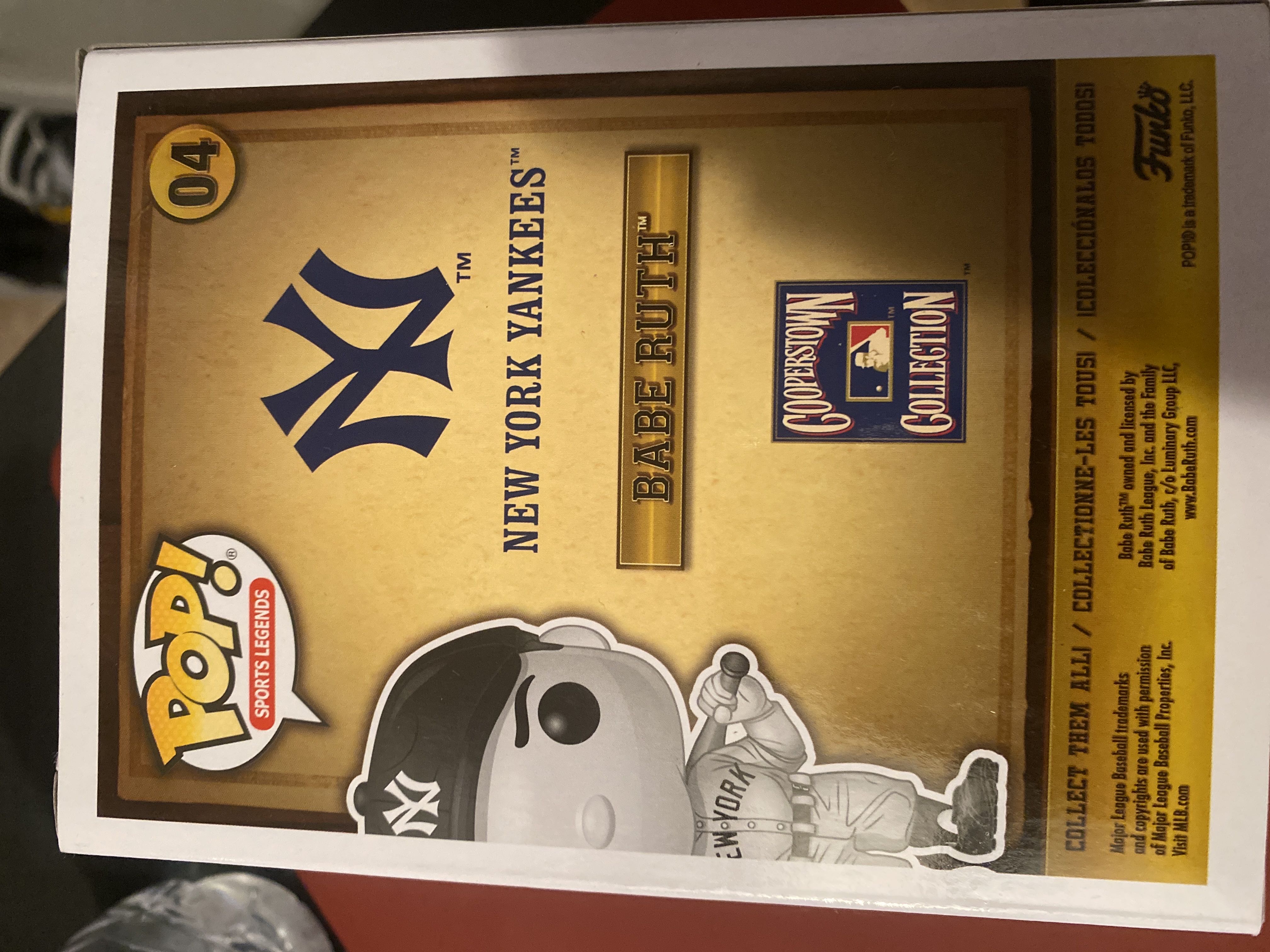 Babe Ruth - MLB vinyl figure collectible [Barcode 889698460835] - Main Image 2