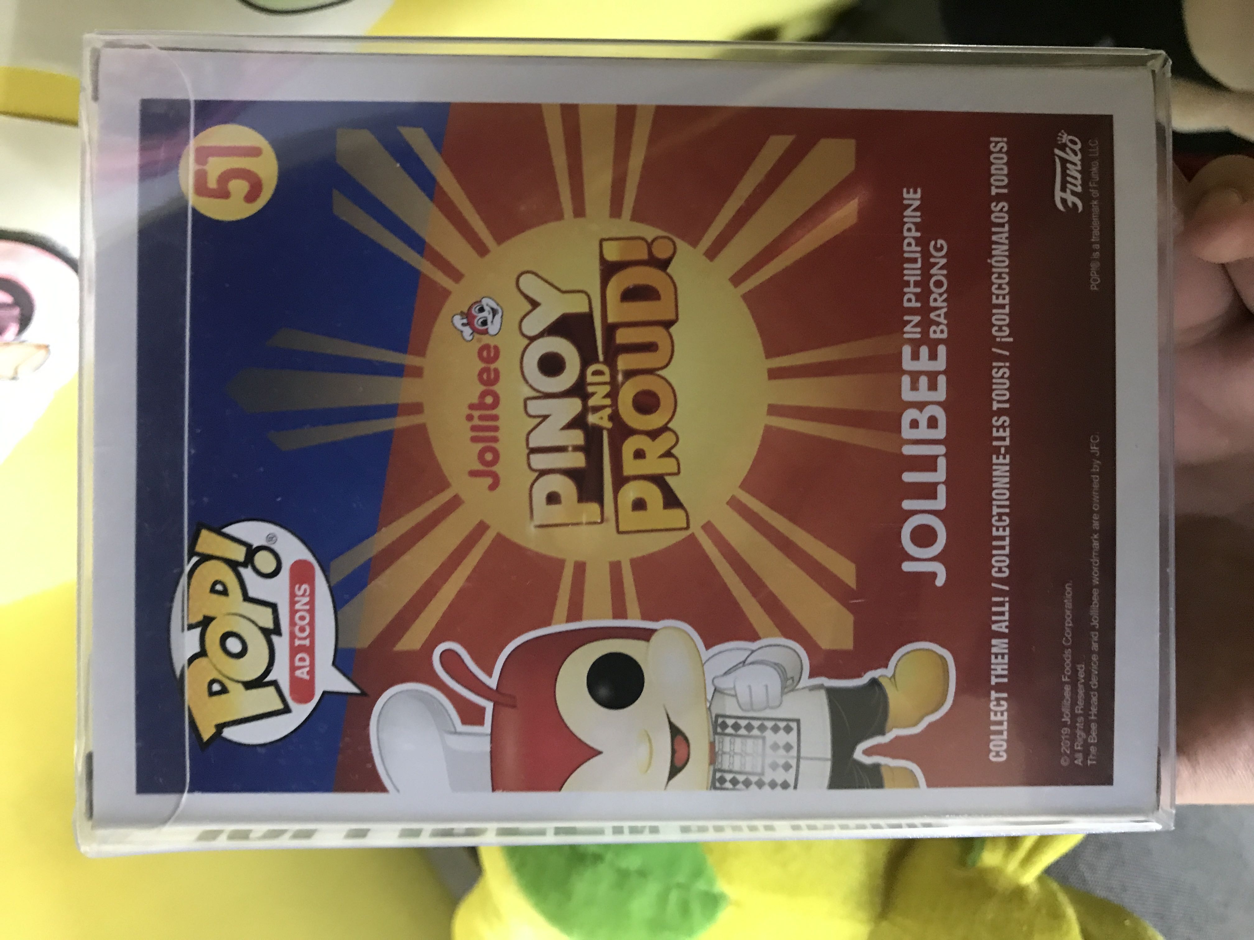 Jollibee in Philippine Barong  vinyl figure collectible [Barcode 889698398718] - Main Image 2
