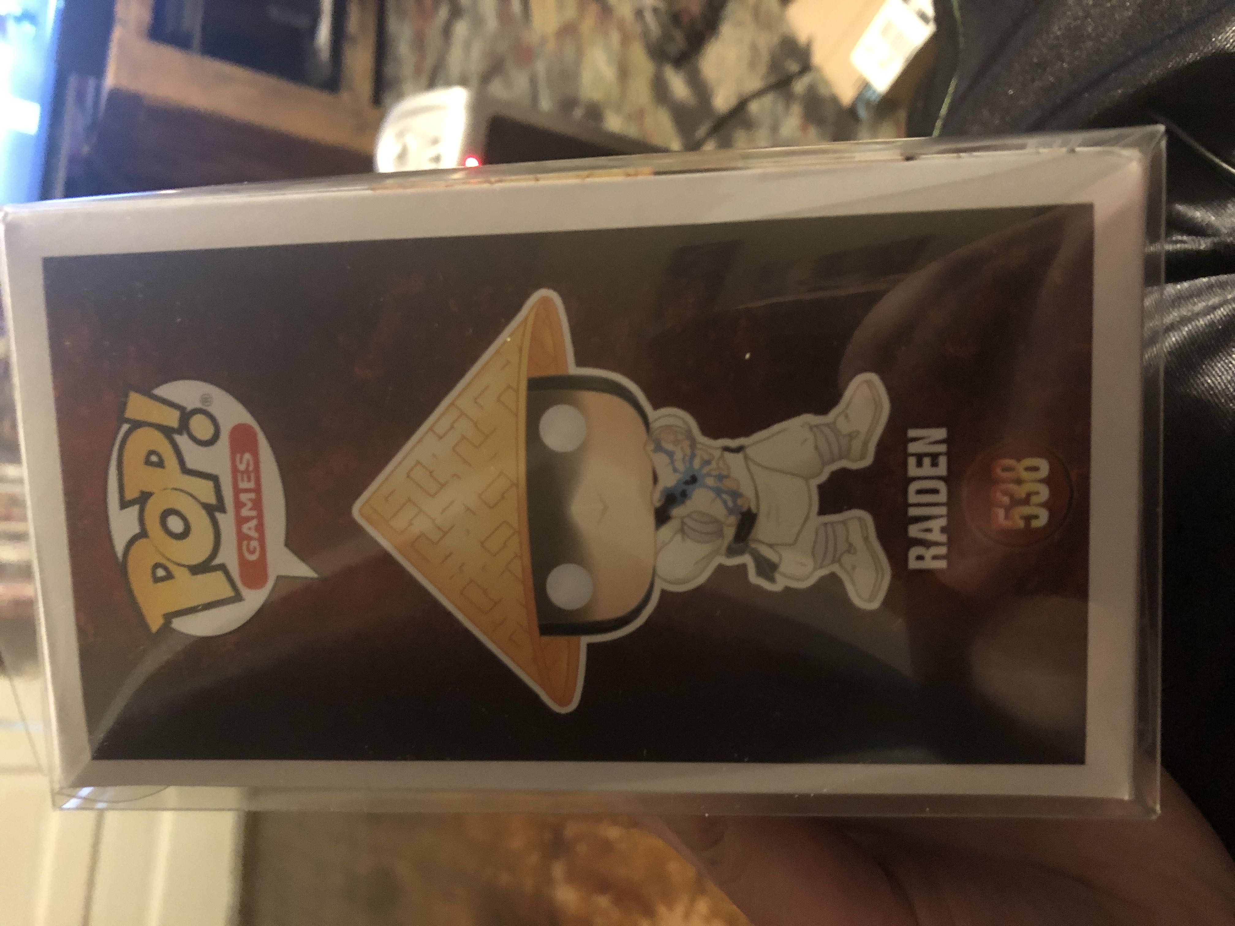 Mortal Kombat Raiden - Mortal Kombat vinyl figure collectible - Main Image 3