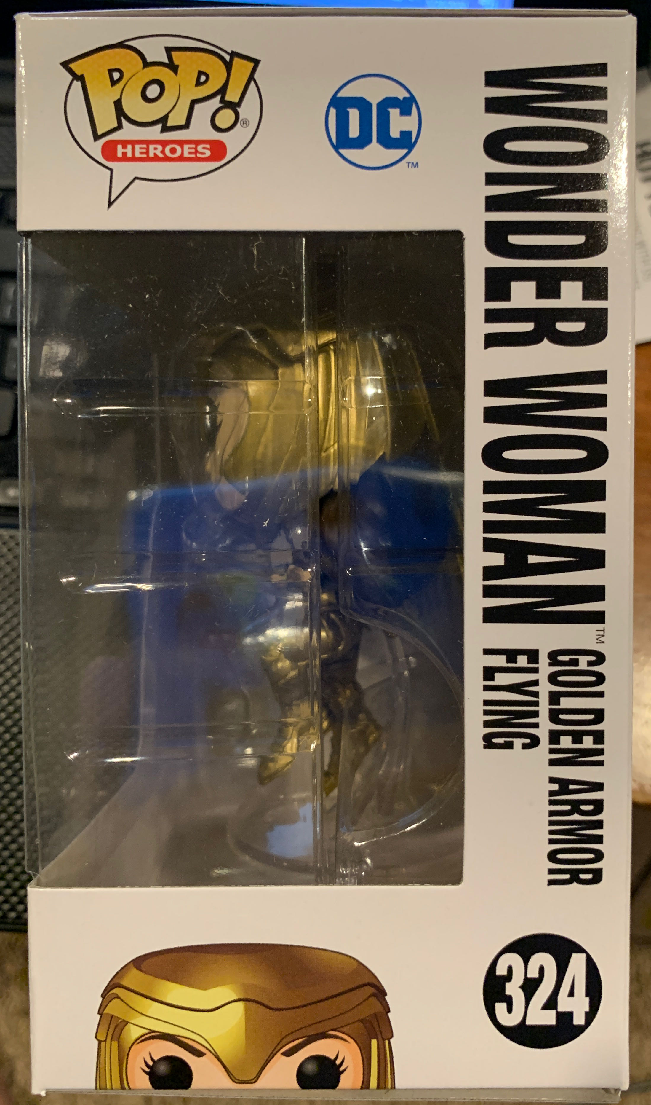 Wonder Woman (Golden Armor Flying) - Wonder Woman vinyl figure collectible [Barcode 889698466608] - Main Image 2