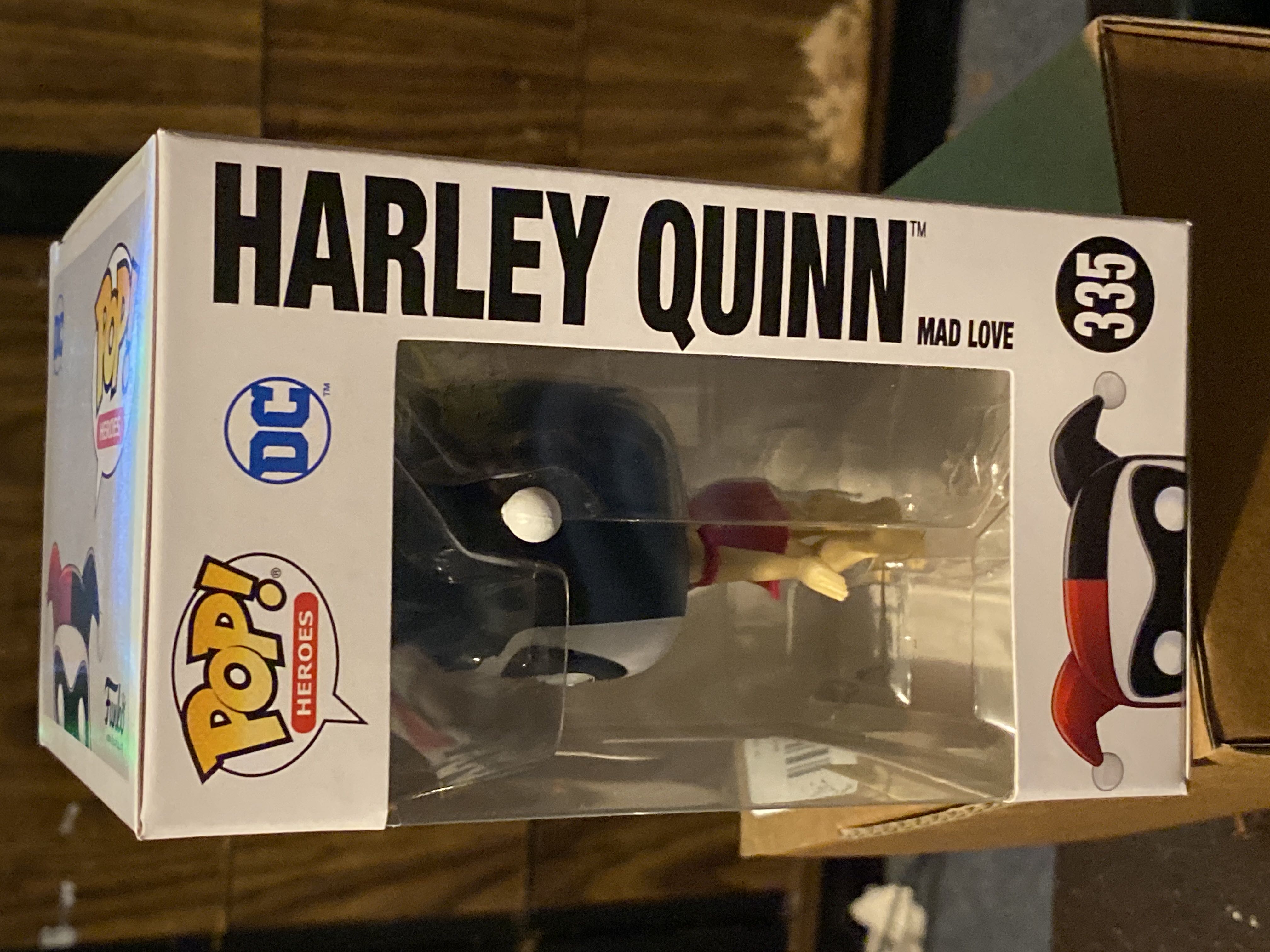 Harley Quinn (Mad Love) - DC Universe vinyl figure collectible [Barcode 889698476003] - Main Image 2