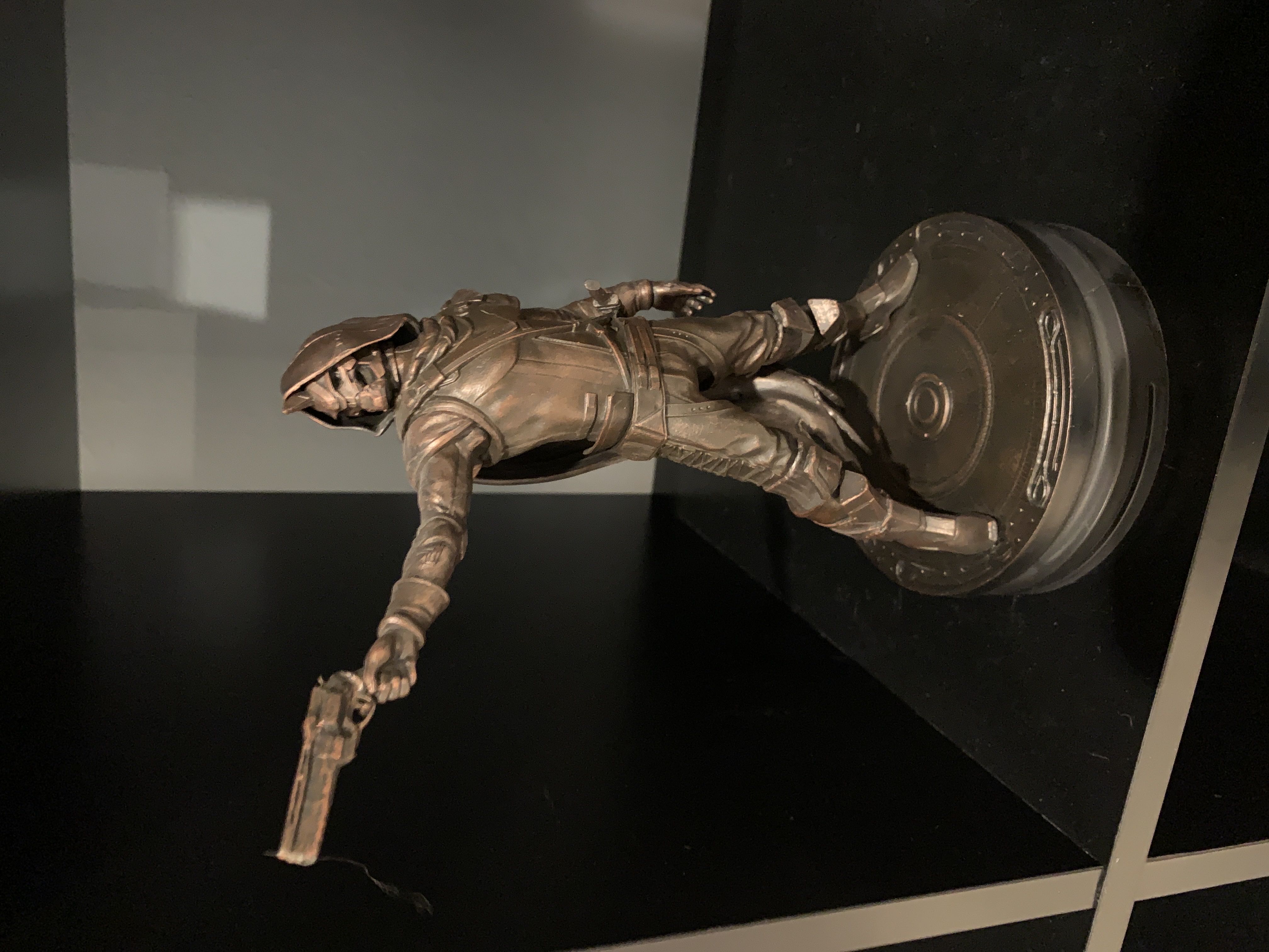 Cayde-6 Memorial Statue - Destiny vinyl figure collectible - Main Image 3