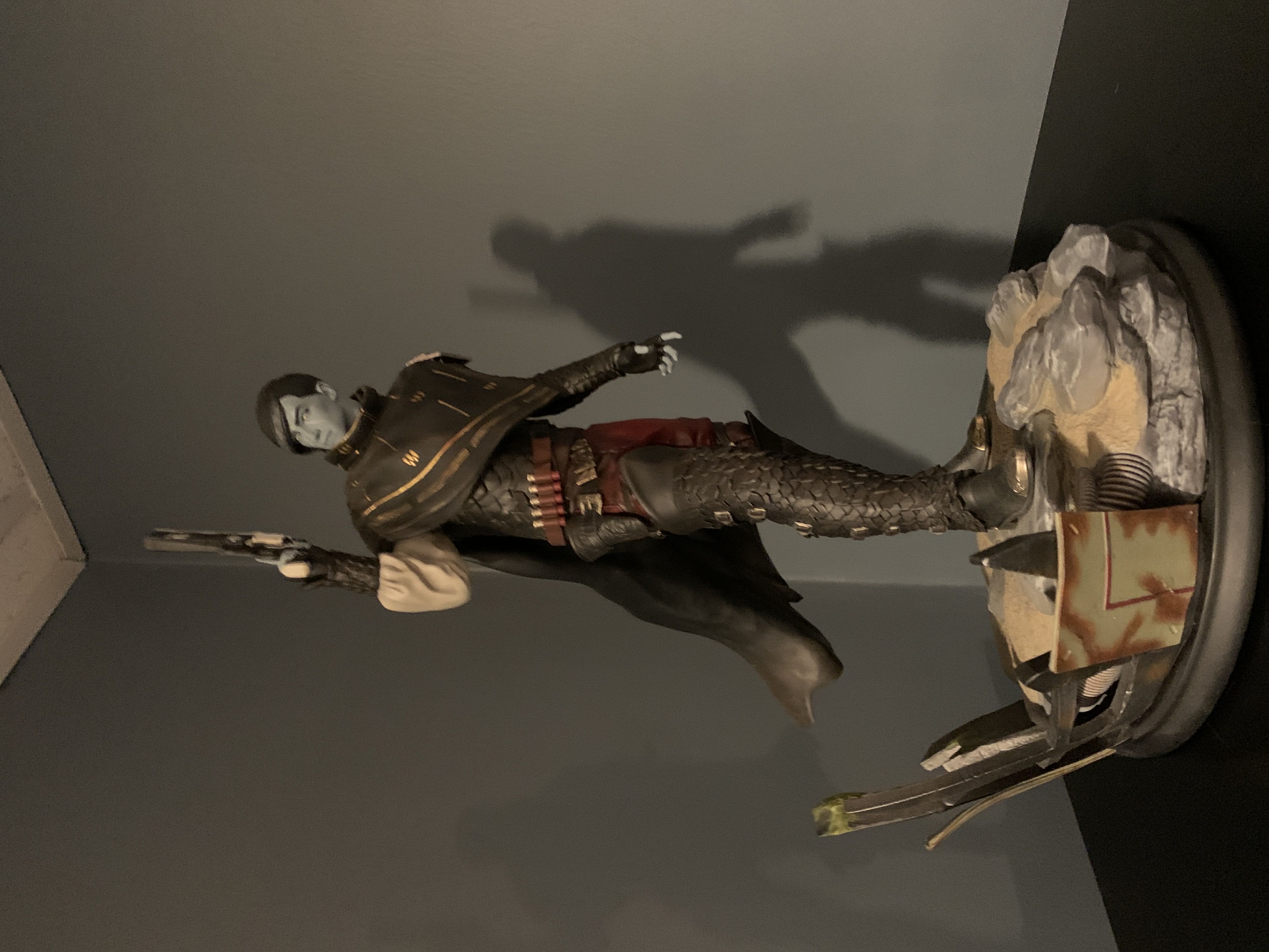 Uldren Sov Statue - Destiny vinyl figure collectible - Main Image 2