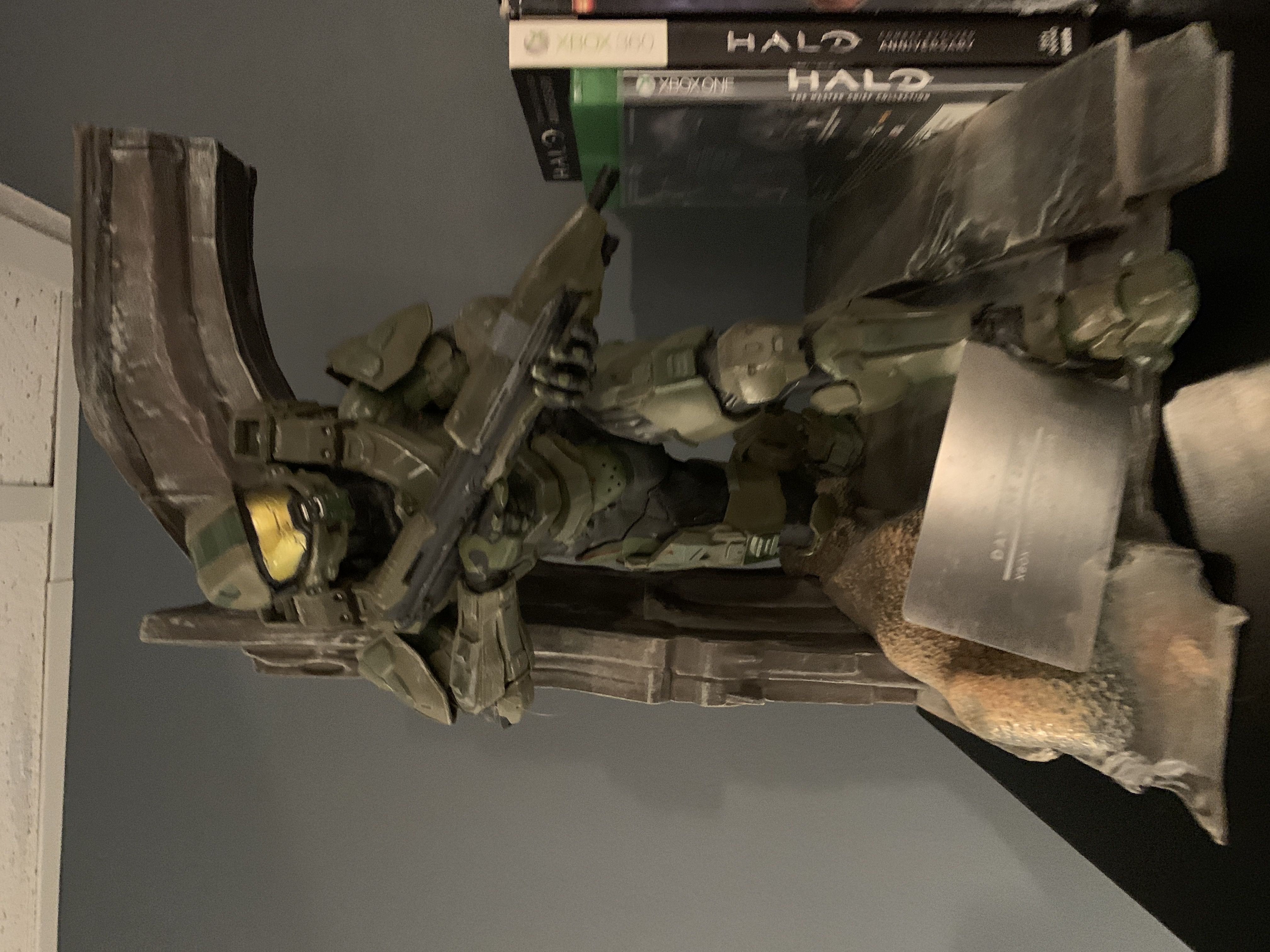Halo Bookshelf - Halo vinyl figure collectible - Main Image 2