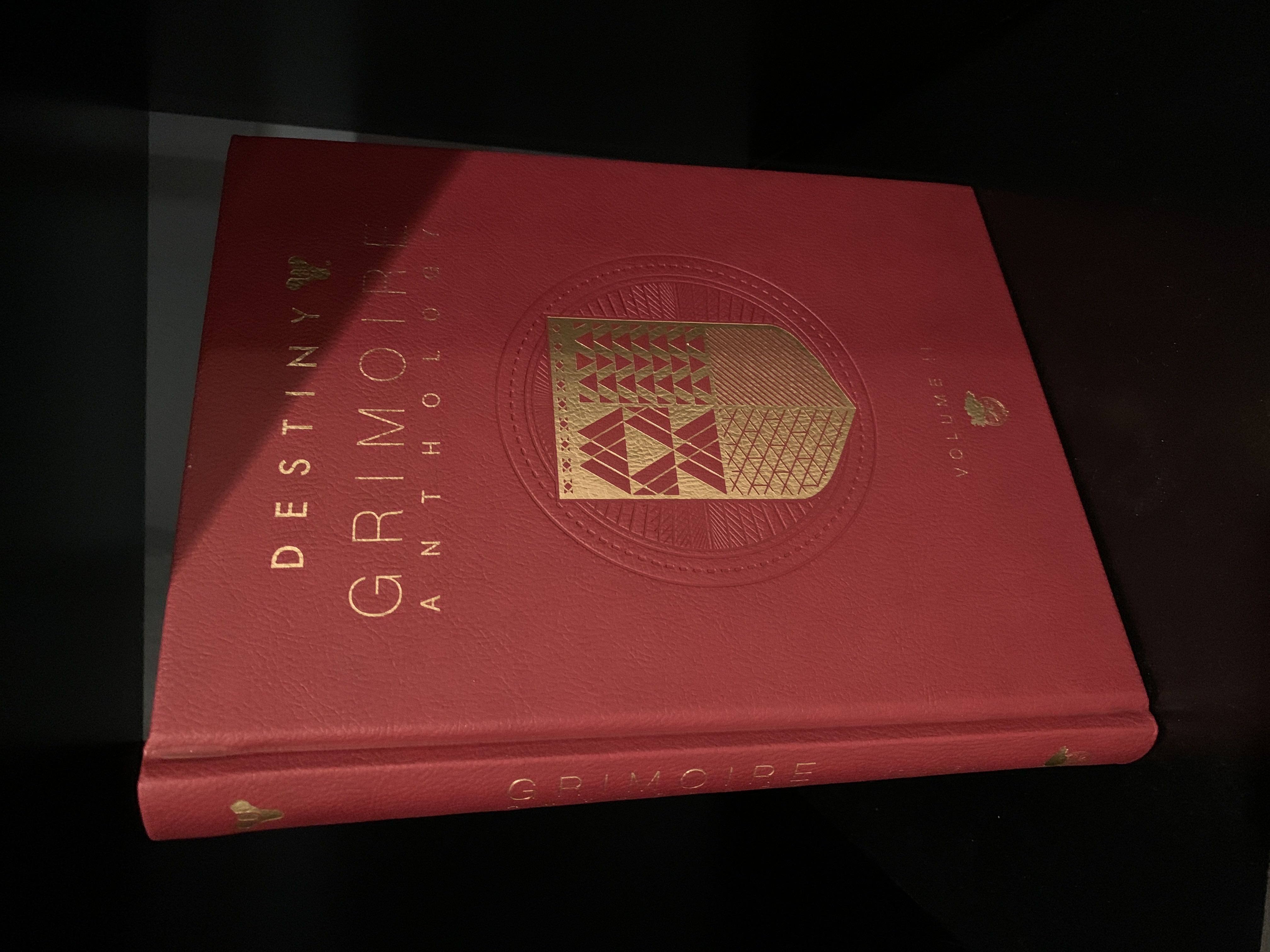 Destiny Grimoire Anthology, Volume II - Destiny vinyl figure collectible [Barcode 9781945683695] - Main Image 2