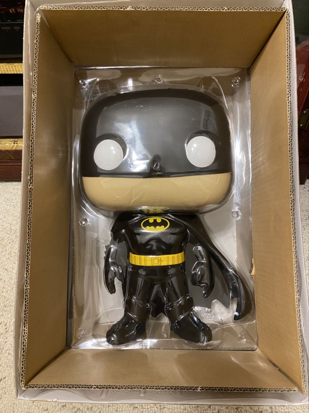 Batman - Batman vinyl figure collectible [Barcode 889698421225] - Main Image 2