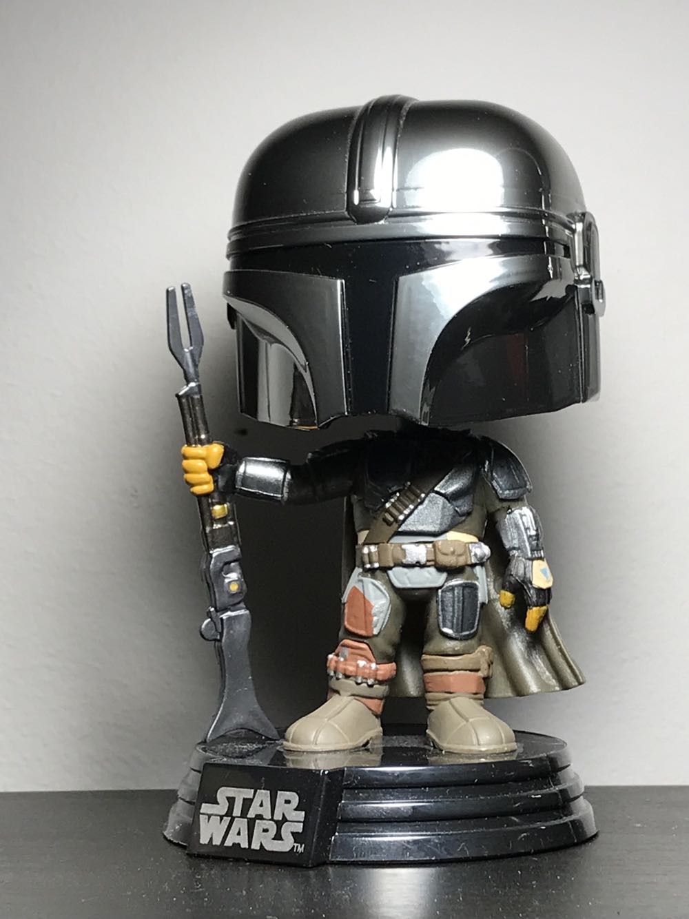 Mandalorian, The - Star Wars vinyl figure collectible [Barcode 889698460927] - Main Image 2