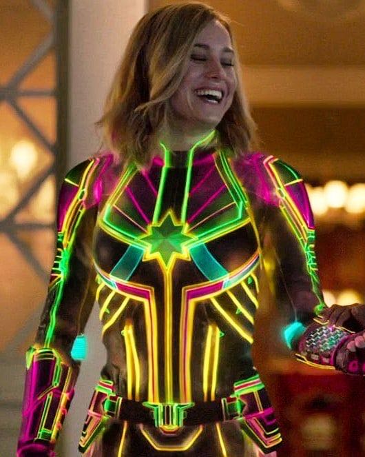 Captain Marvel - Captain Marvel vinyl figure collectible - Main Image 4