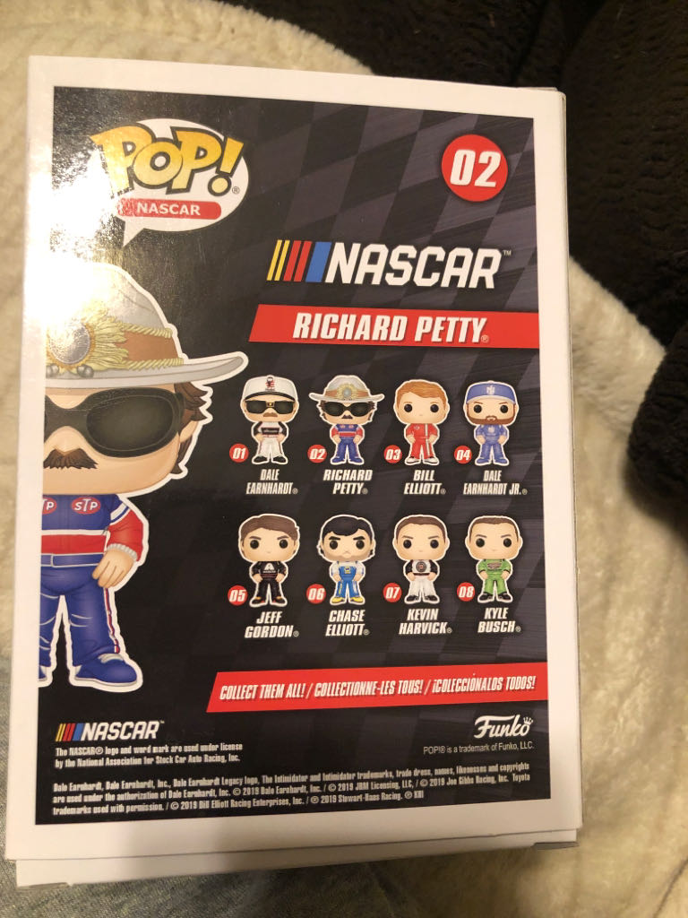 Richard Petty  vinyl figure collectible [Barcode 889698379588] - Main Image 2