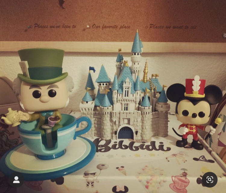 Sleeping Beauty Castle with Mickey Mouse - Disney Parks vinyl figure collectible [Barcode 889698503730] - Main Image 4