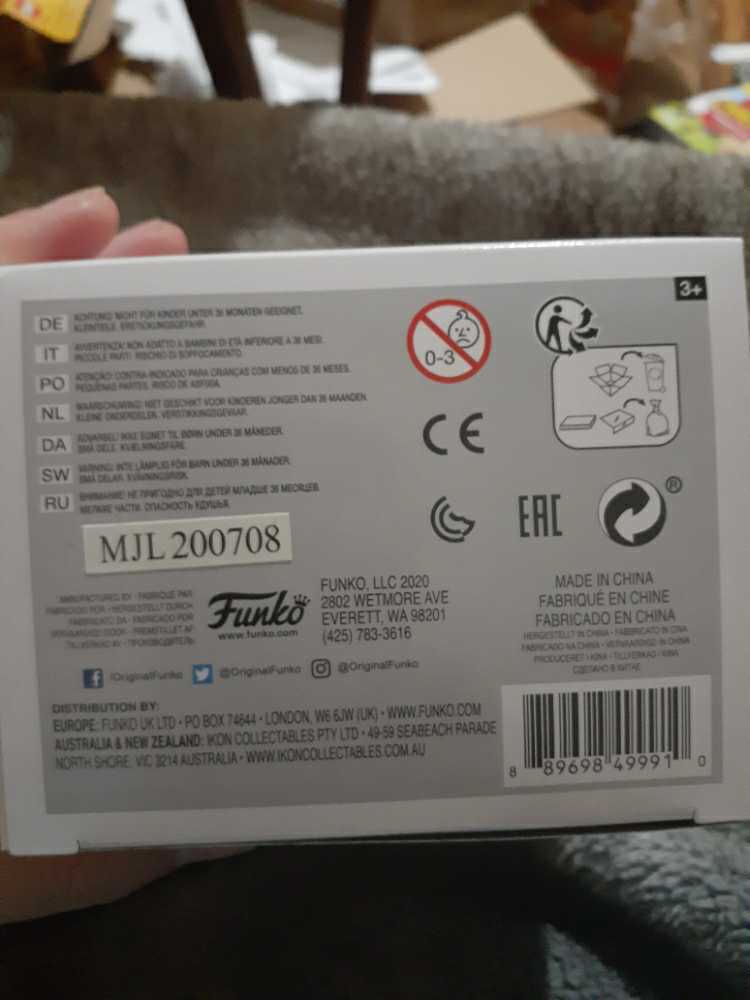 Harley Quinn - Batman vinyl figure collectible [Barcode 889698499910] - Main Image 3