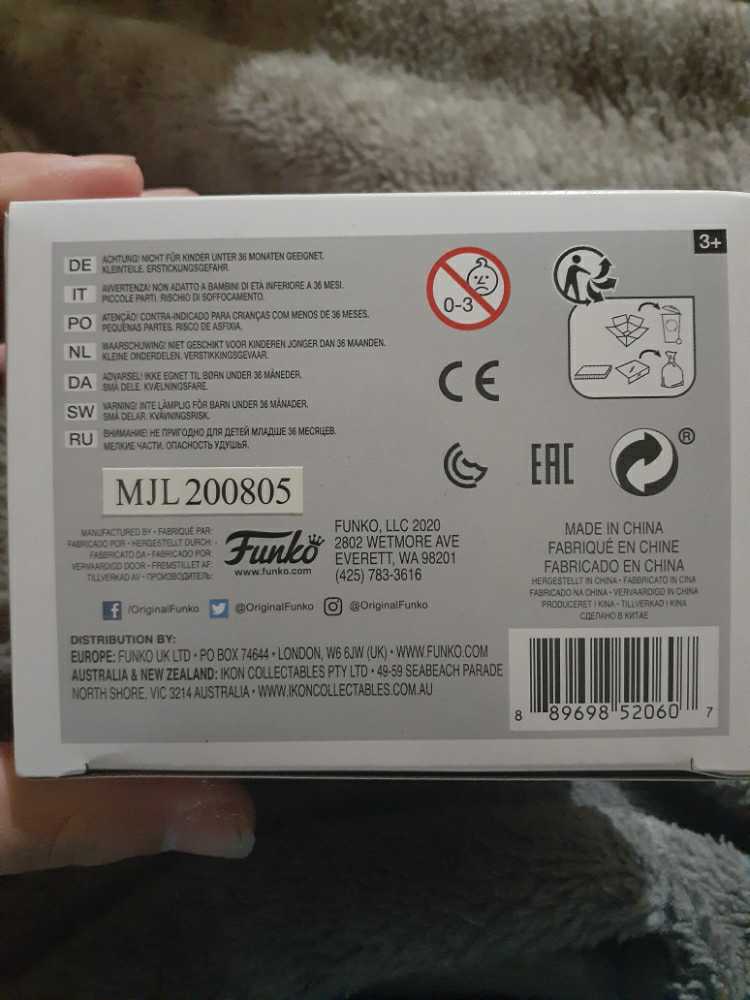 Batgirl - Batman vinyl figure collectible [Barcode 889698520607] - Main Image 3