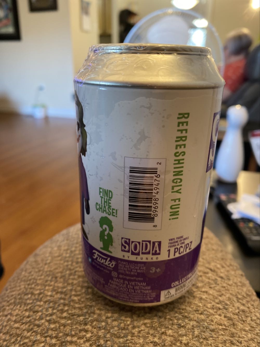 The Joker - Batman vinyl figure collectible [Barcode 889698494762] - Main Image 3