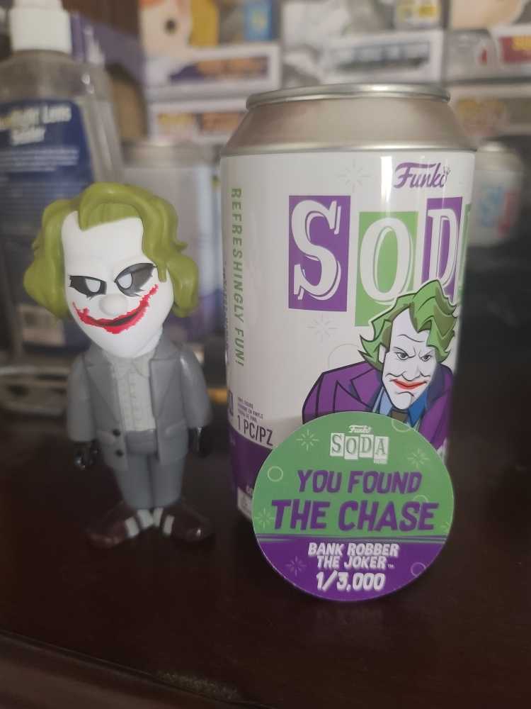 The Joker - Batman vinyl figure collectible [Barcode 889698494762] - Main Image 4