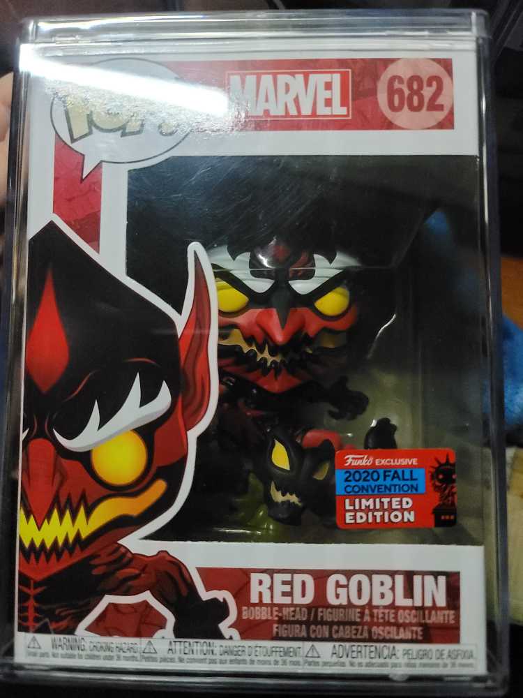 Red Goblin - Spider-Man vinyl figure collectible [Barcode 889698506748] - Main Image 2