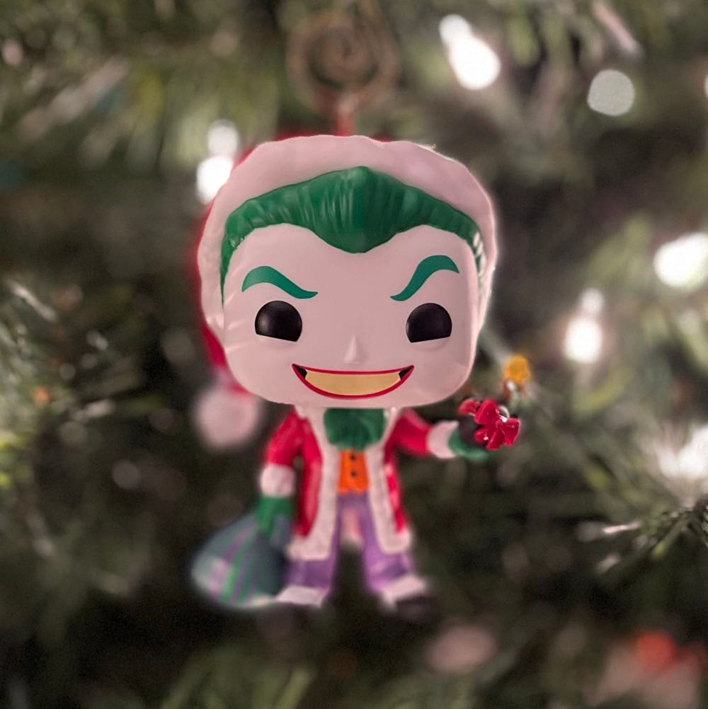 DC Superheroes: The Joker As Santa - Batman vinyl figure collectible [Barcode 889698510714] - Main Image 3