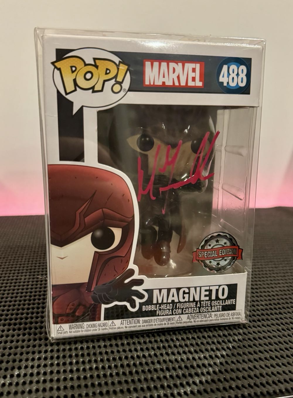 Magneto - X-Men vinyl figure collectible [Barcode 889698496896] - Main Image 3