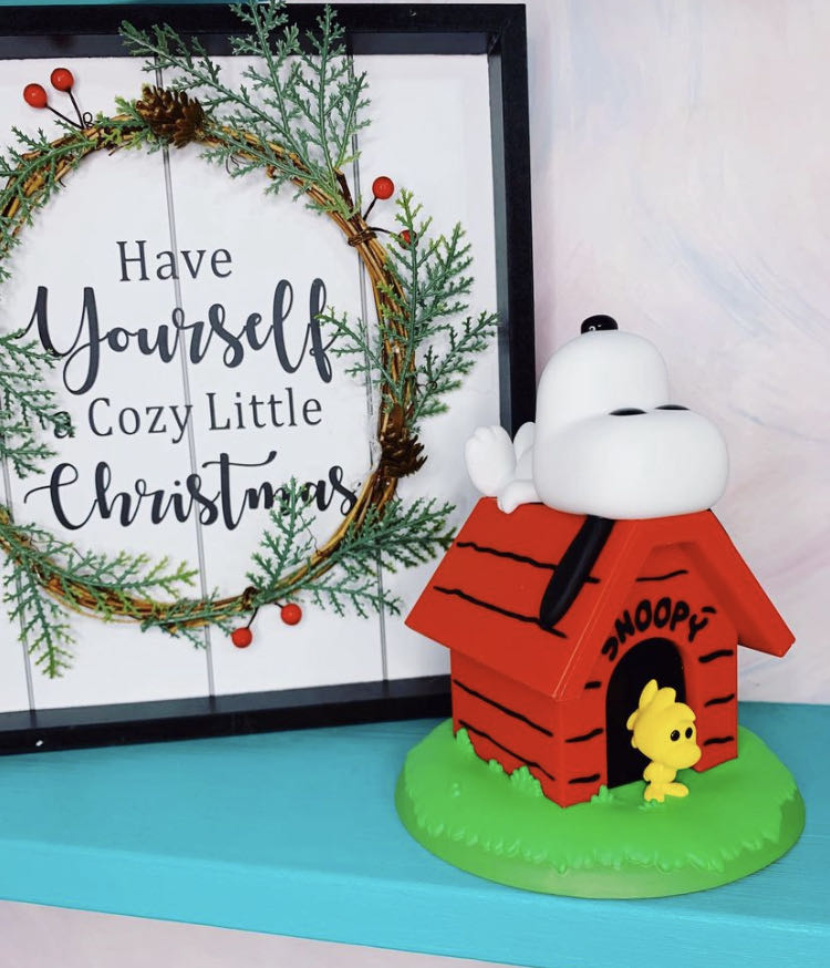 Snoopy & Woodstock with Doghouse - Peanuts vinyl figure collectible [Barcode 889698508179] - Main Image 2