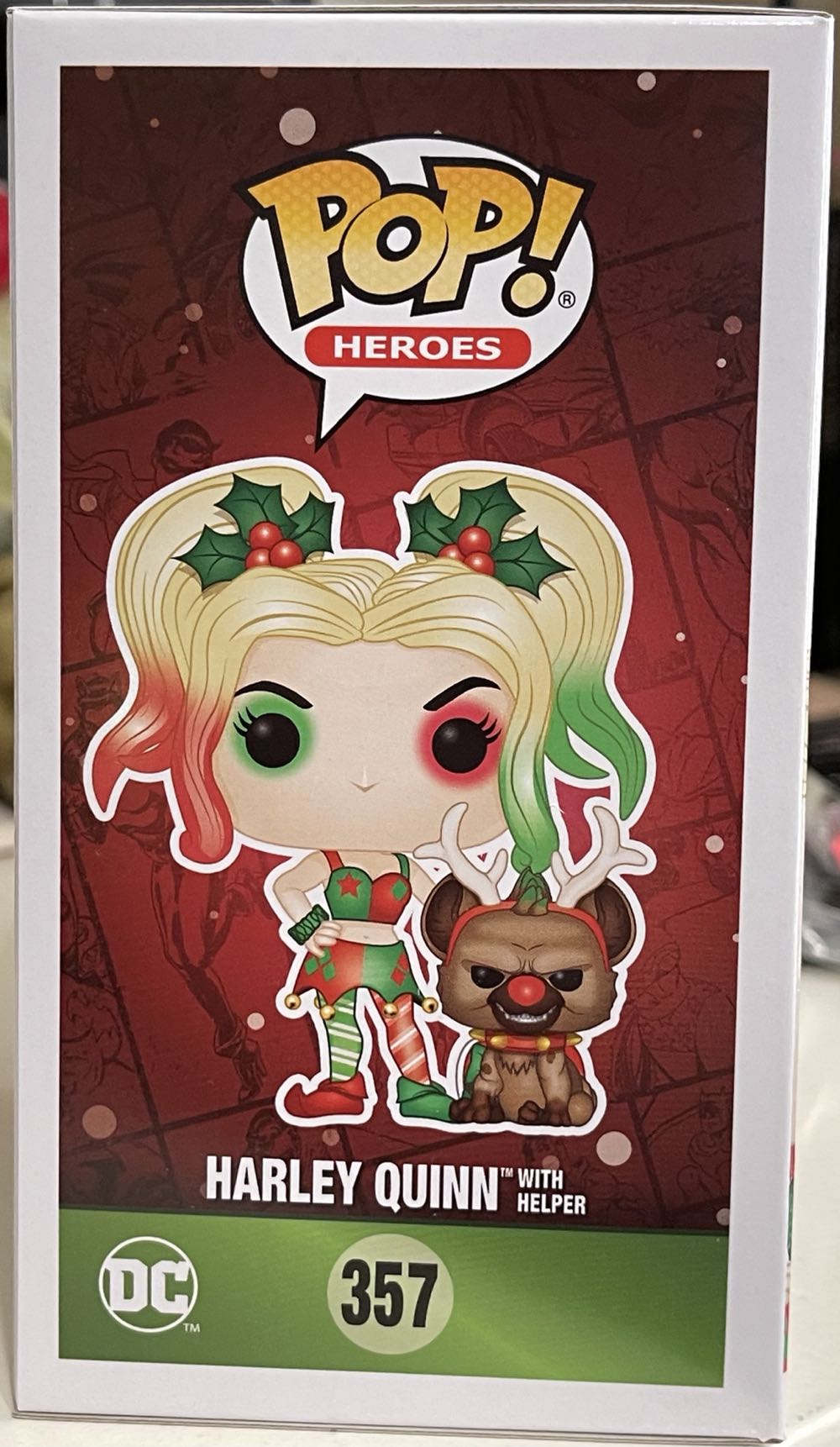 Harley Quinn (With Helper) - DC Universe vinyl figure collectible [Barcode 889698506564] - Main Image 3