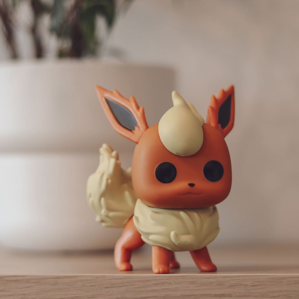 Flareon - Pokémon vinyl figure collectible [Barcode 889698505475] - Main Image 4
