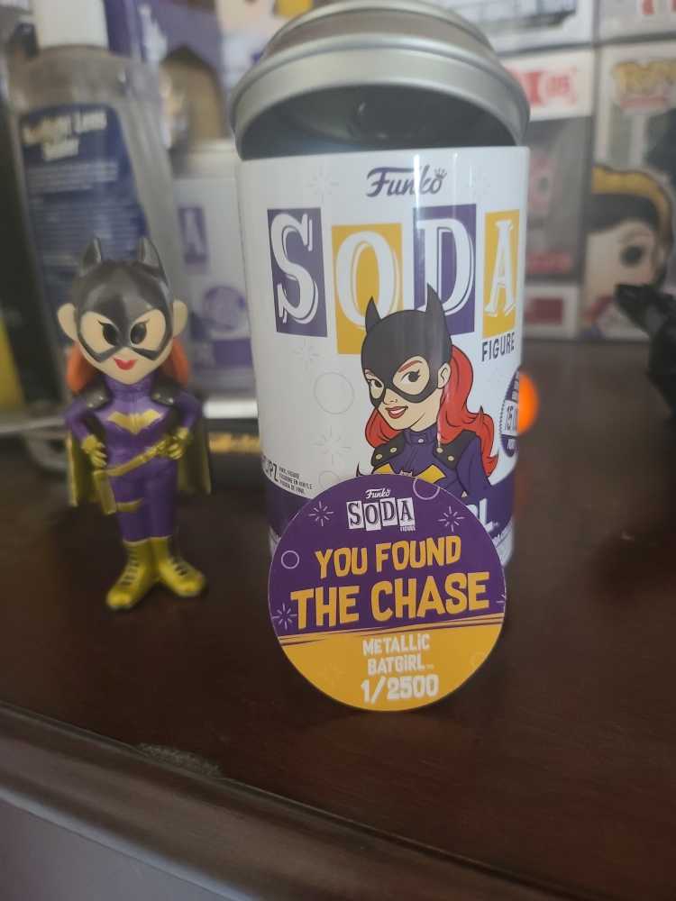 Funko Vinyl Soda Batgirl: Batgirl - DC Universe vinyl figure collectible [Barcode 889698509145] - Main Image 4