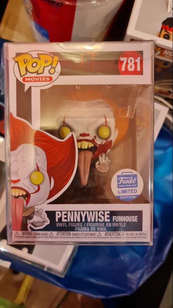 IT: Pennywise (Funhouse)(Bloody) - It vinyl figure collectible [Barcode 889698430715] - Main Image 3