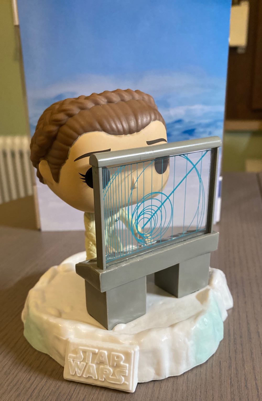 376 Battle at Echo Base: Princess Leia - Star Wars vinyl figure collectible [Barcode 889698459013] - Main Image 3