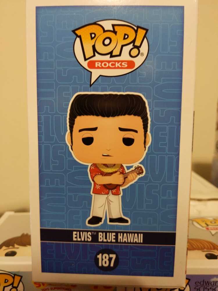Elvis Presley: Elvis (Blue Hawaii) - Elvis Presley vinyl figure collectible [Barcode 889698401395] - Main Image 2