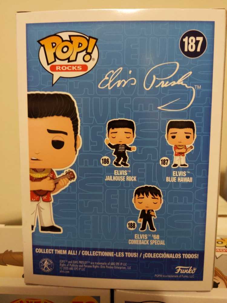 Elvis Presley: Elvis (Blue Hawaii) - Elvis Presley vinyl figure collectible [Barcode 889698401395] - Main Image 3
