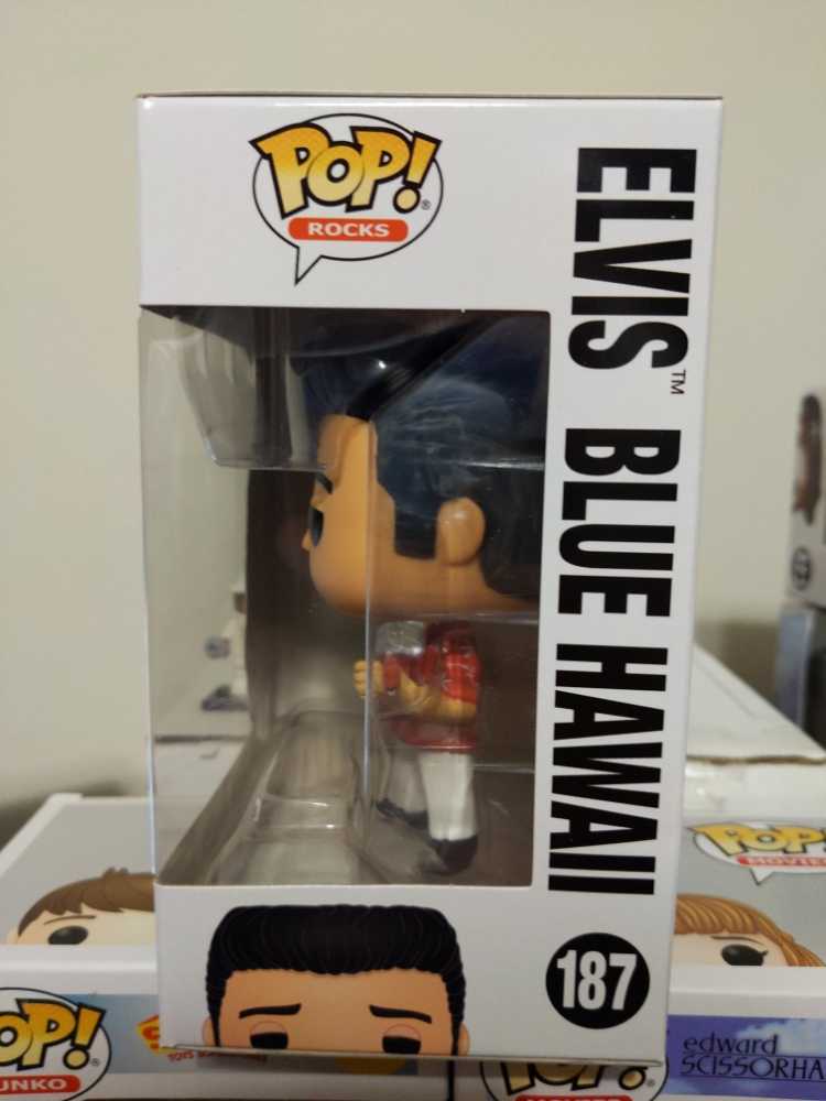 Elvis Presley: Elvis (Blue Hawaii) - Elvis Presley vinyl figure collectible [Barcode 889698401395] - Main Image 4