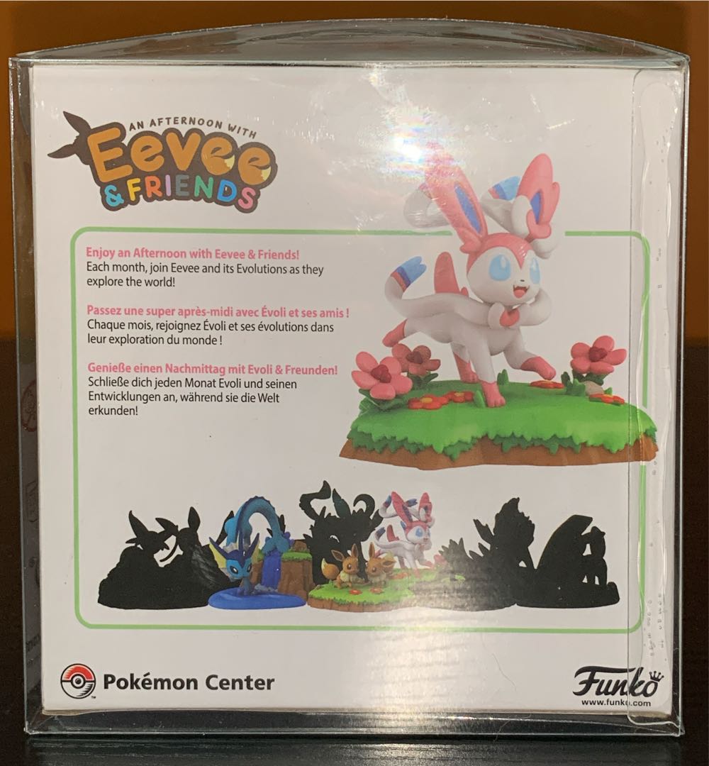 Sylveon - Pokémon vinyl figure collectible [Barcode 889698447768] - Main Image 4