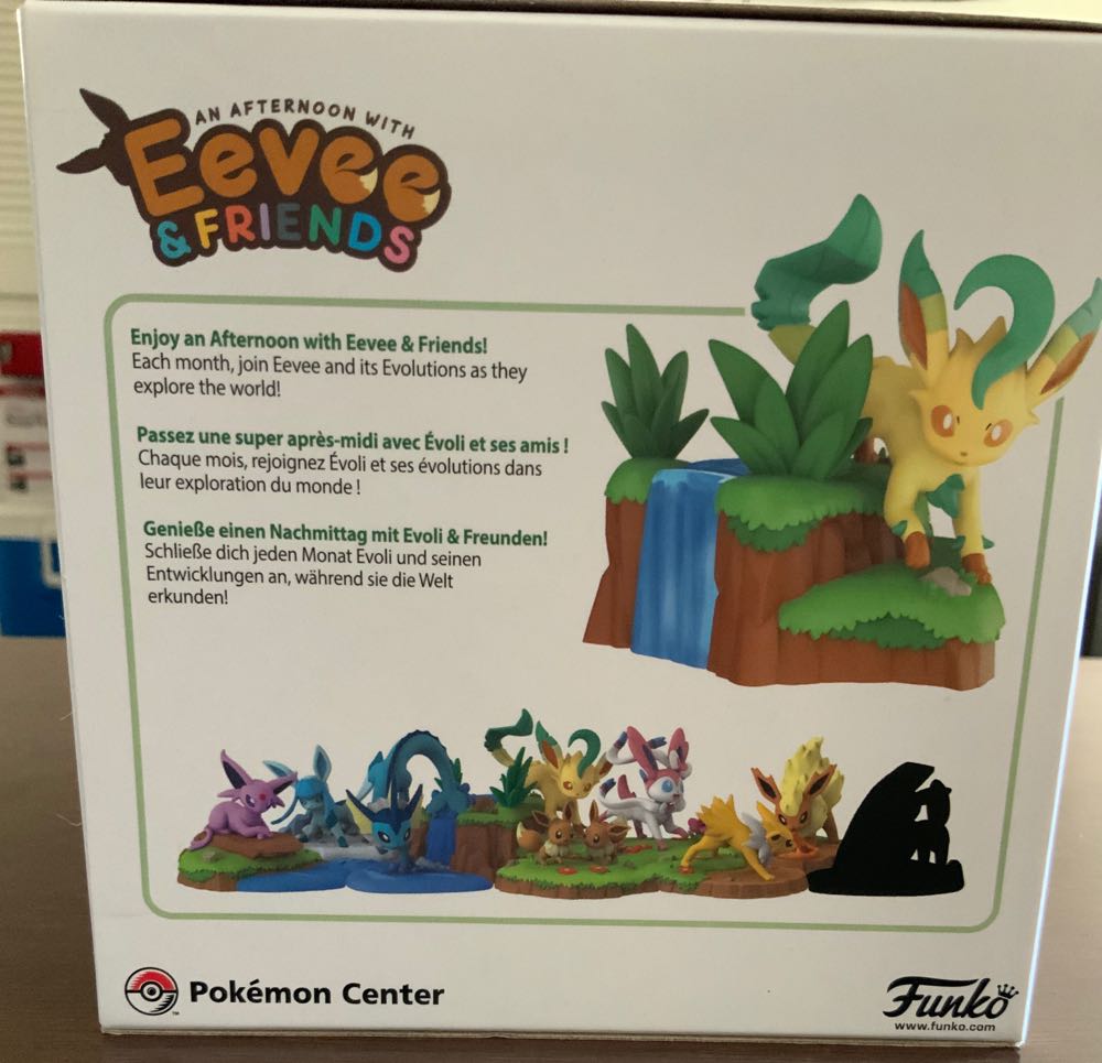 Leafeon - Pokémon vinyl figure collectible [Barcode 889698456548] - Main Image 3