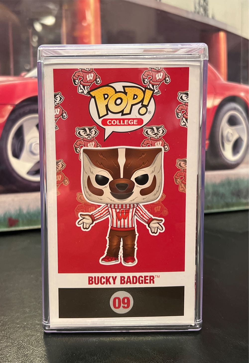 Bucky Badger  vinyl figure collectible [Barcode 889698444224] - Main Image 4