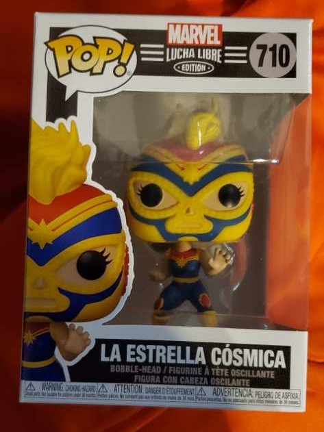 La Estrella Comica - Captain Marvel vinyl figure collectible [Barcode 889698538725] - Main Image 2