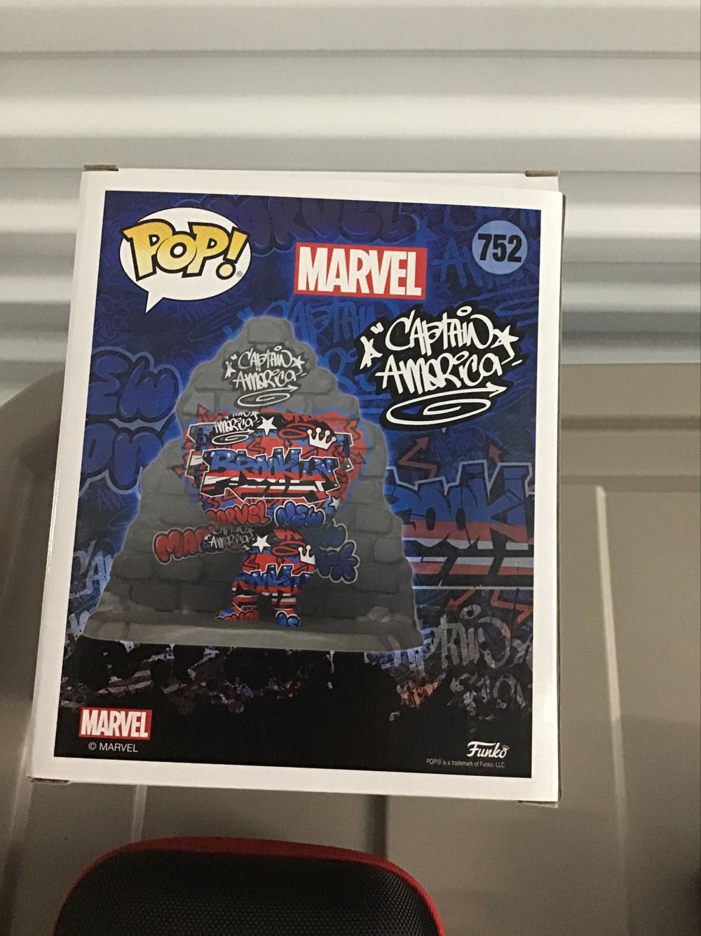 Funko Pop! Street Art: Captain America # 752 - Marvel Universe vinyl figure collectible [Barcode 889698496360] - Main Image 2