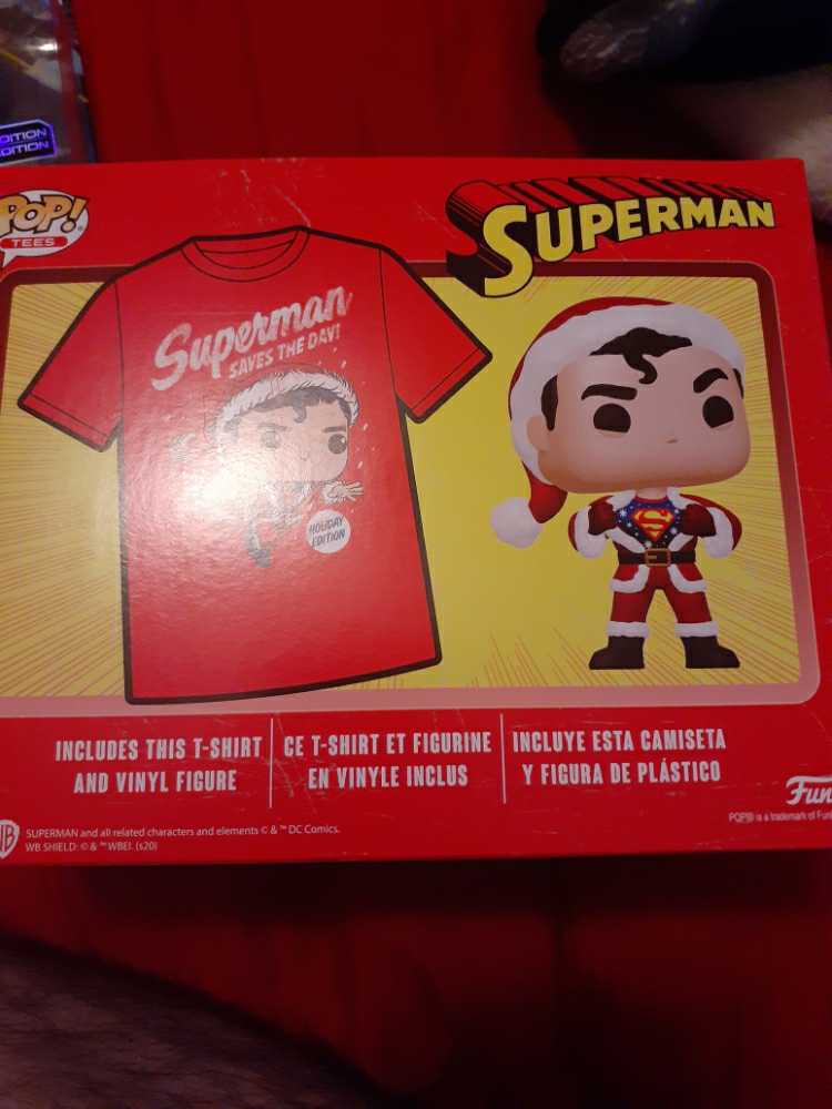 Holiday Edition Superman - DC Universe vinyl figure collectible [Barcode 889698506472] - Main Image 2