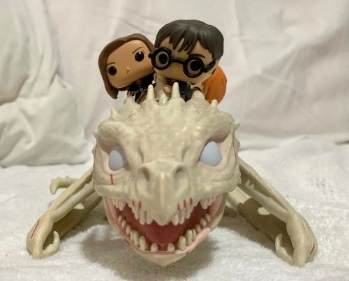 Ukrainian Ironbelly with Harry, Ron & Hermione - Harry Potter vinyl figure collectible [Barcode 889698508155] - Main Image 4