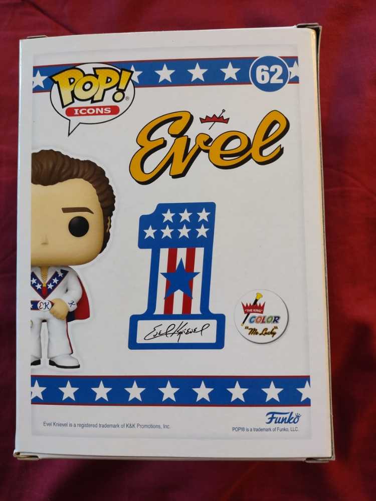 Evel - Celebrities vinyl figure collectible [Barcode 889698498371] - Main Image 3