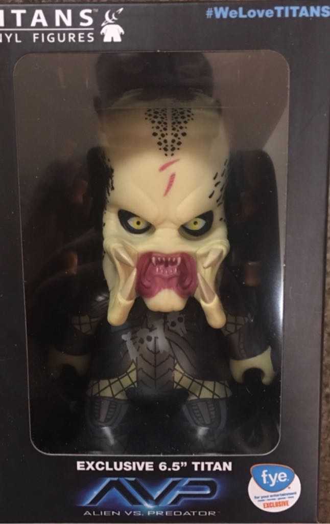Predator - Predator vinyl figure collectible [Barcode 5052473167594] - Main Image 1