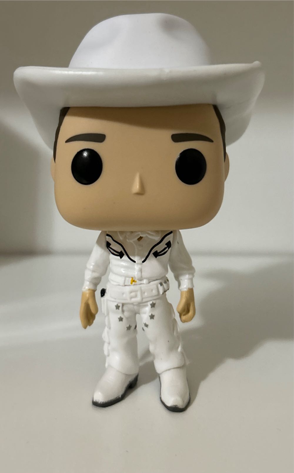 Joey Tribbiani (Bijan Cowboy) - Friends vinyl figure collectible [Barcode 889698419536] - Main Image 4