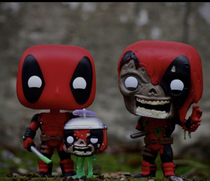 Deadpool (with Headpool) - Zombies vinyl figure collectible [Barcode 889698498678] - Main Image 4
