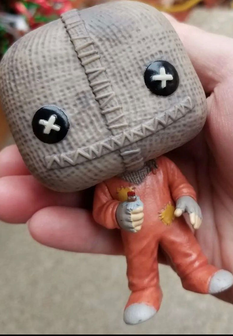 Sam - Trick ’R Treat vinyl figure collectible [Barcode 889698522649] - Main Image 3