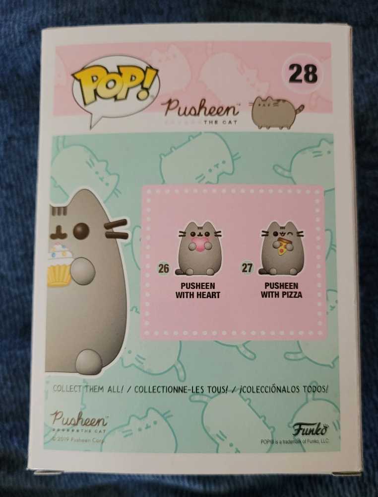 Pusheen With Cupcake  vinyl figure collectible [Barcode 889698452199] - Main Image 2