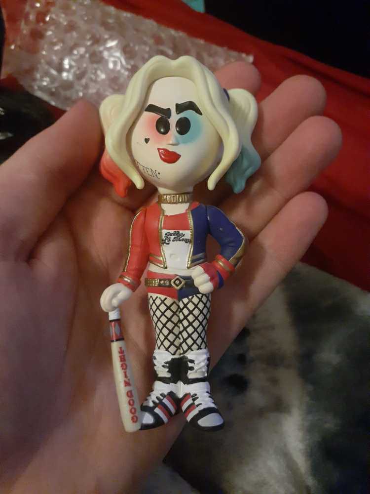 Suicide Squad: Harley Quinn (Soda) - DC Universe vinyl figure collectible [Barcode 889698523868] - Main Image 2