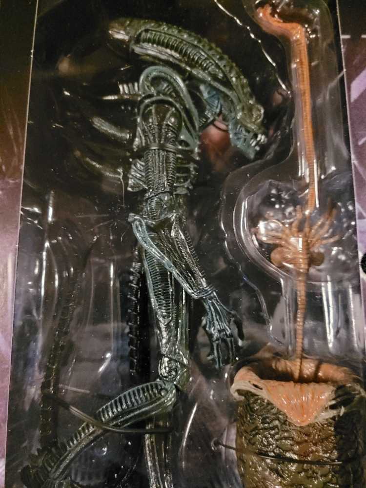 Aliens (Ultimate Edition) - Alien vinyl figure collectible - Main Image 2