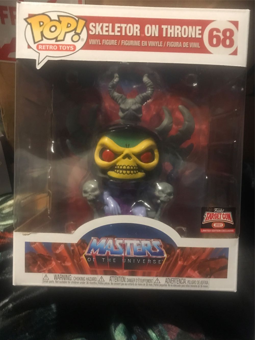Skeletor on Throne - Masters of the Universe vinyl figure collectible [Barcode 889698545860] - Main Image 2