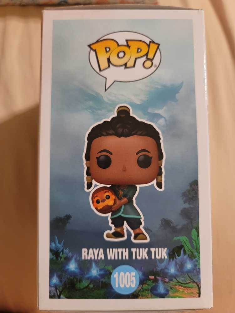 Raya with Tuk Tuk - Disney vinyl figure collectible [Barcode 889698505550] - Main Image 3