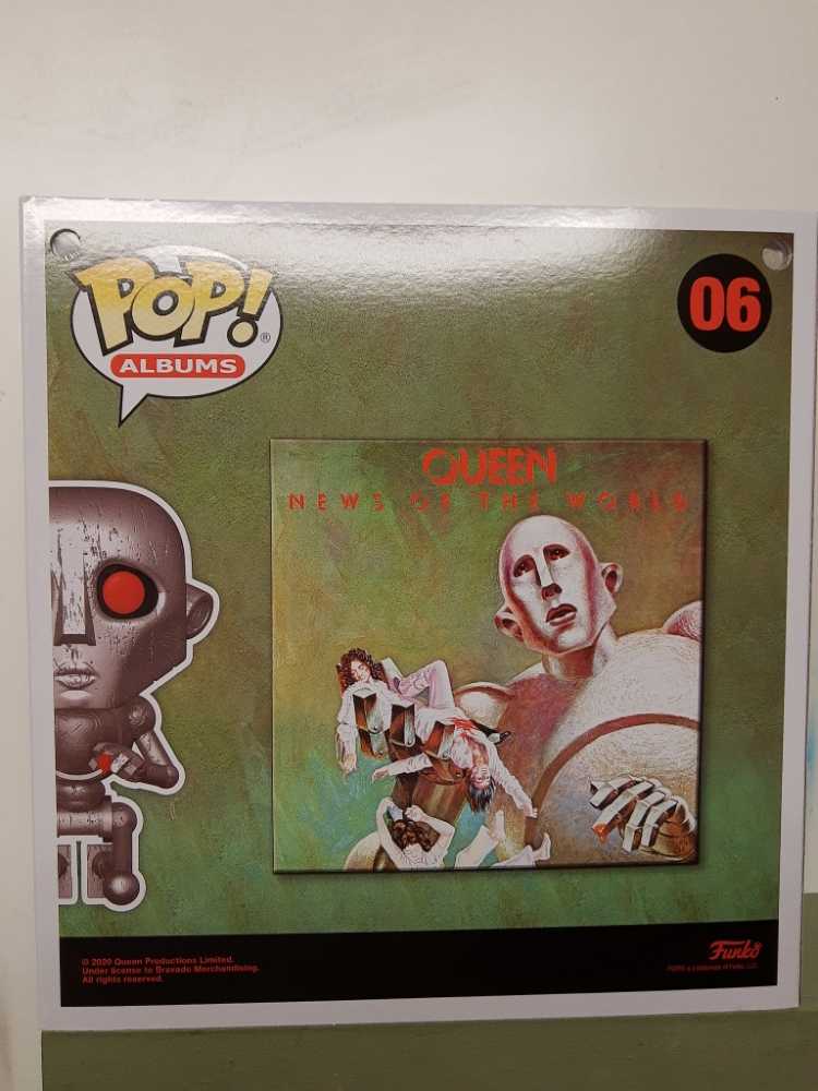 Albums - Queen: News Of The World - Queen vinyl figure collectible [Barcode 889698530811] - Main Image 2