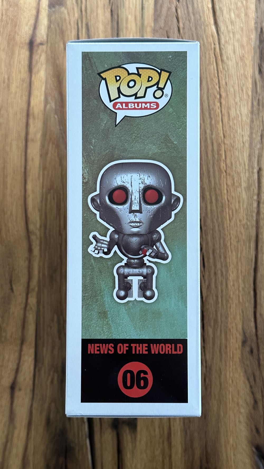 Albums - Queen: News Of The World - Queen vinyl figure collectible [Barcode 889698530811] - Main Image 3