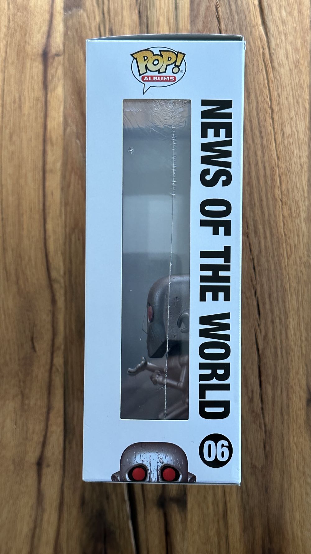 Albums - Queen: News Of The World - Queen vinyl figure collectible [Barcode 889698530811] - Main Image 4